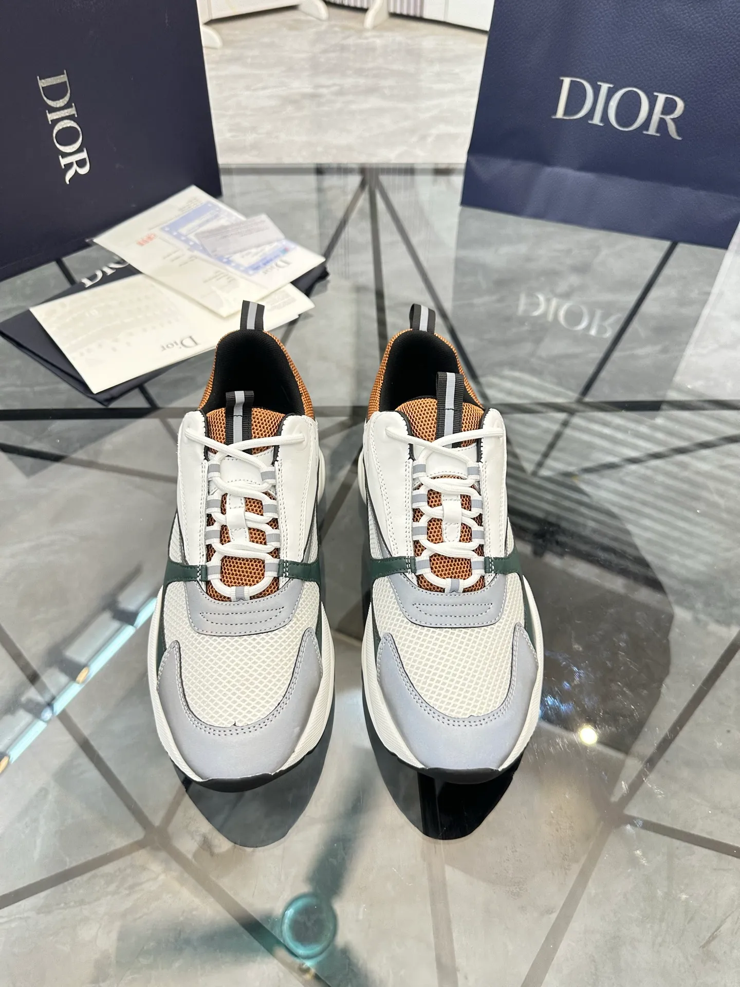 Men's shoes: 💰P460¥ Ready in Guangzhou, fully packaged Product trademark: Dior* "Dior*" low-top casual shoes Regular size: 38-46 (can be customized to 47) B22 Product materials: imported cowhide leather upper spliced ​​with original fabric, breathable lining, original outsole. Number: 920